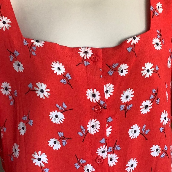 NWT Elodie Red & White Floral Print Blouse - Picture 3 of 5